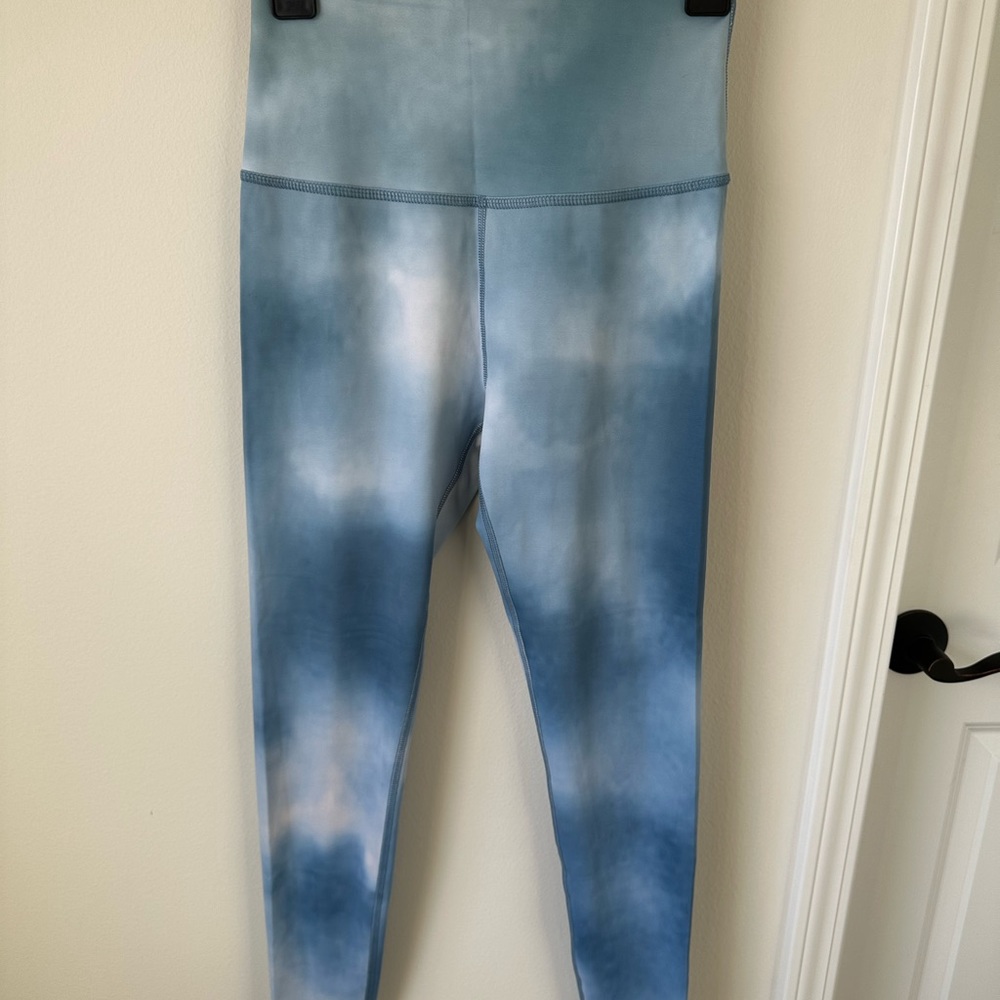 BEYOND YOGA BLUE TIE DYE HIGH WAISTED MIDI LEGGING - Picture 4 of 9